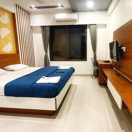 Hotel Ambai Executive Tuljapur Екстериор снимка