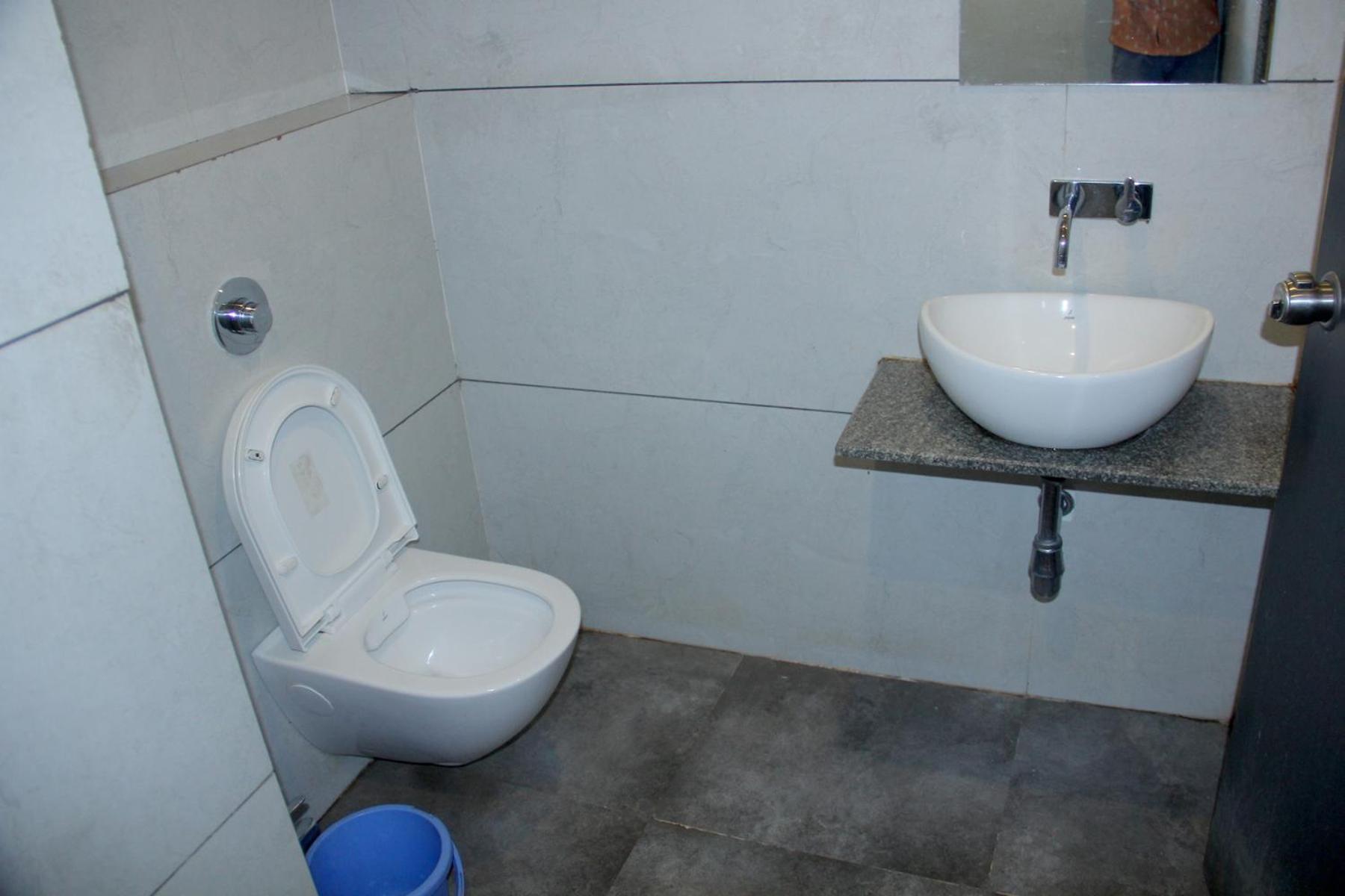 Hotel Ambai Executive Tuljapur Екстериор снимка