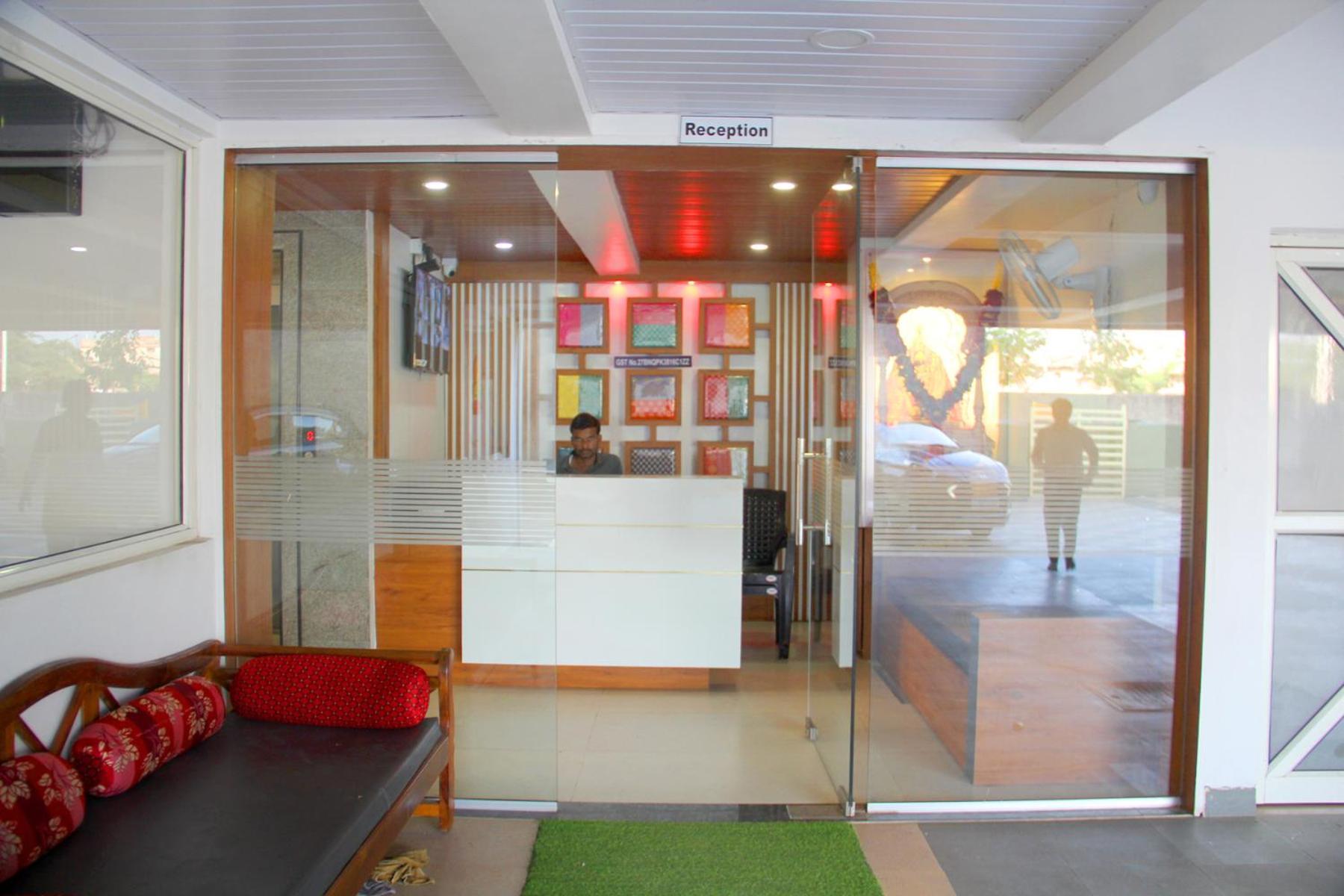 Hotel Ambai Executive Tuljapur Екстериор снимка